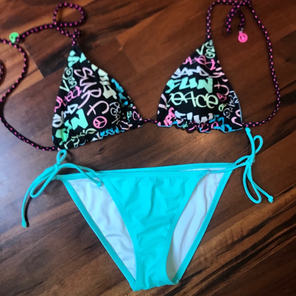 2/$20 Victoria’s Secret side tie bikini bottoms